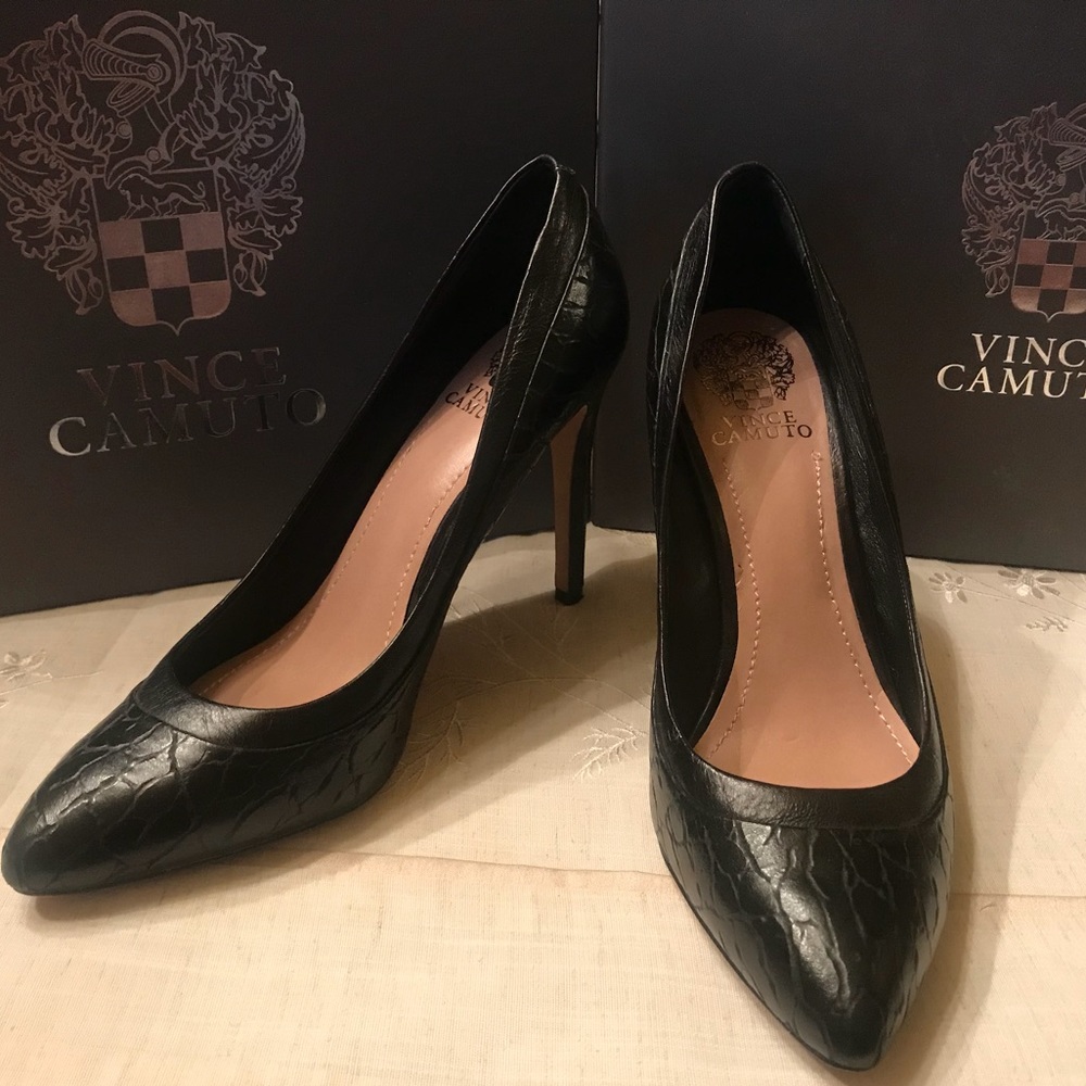 Vince Camuto Black Croc Embossed Heel size 8 1/5